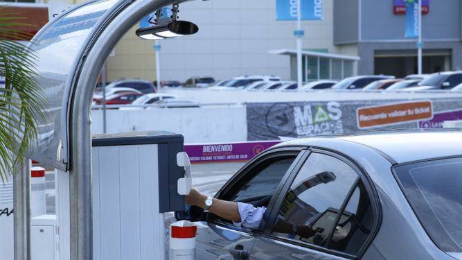 CONADECUS rechaza ley de estacionamientos aprobada en el Senado