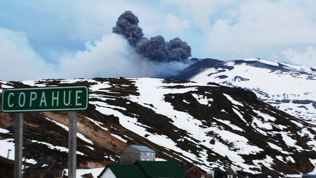 Volcán Copahue registra más de 100 temblores en un día