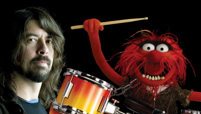 [Video] Dave Grohl contra un muppet: ¿quién crees que ganará este duelo de batería?