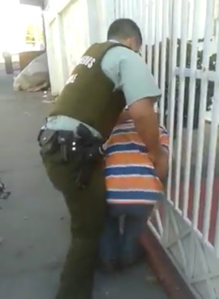 [Video] Registro muestra violencia de Carabineros en detención a persona en situación de calle