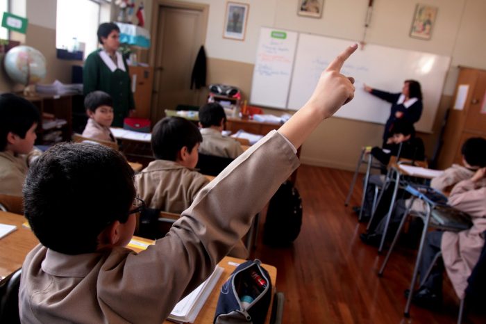 Estudio: hay poco conocimiento cívico en escolares chilenos y expertos anticipan una ciudadanía pasiva