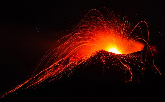 [Video] Italia: la espectacular erupción del volcán Etna en Sicilia