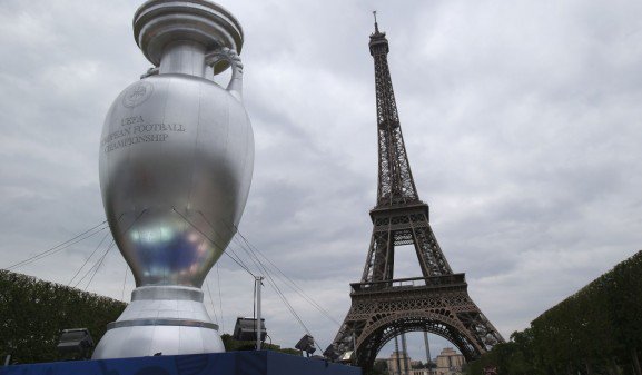 Euro 2016: Inglaterra vs Gales e Italia vs Bélgica destacan en el sorteo de los grupos