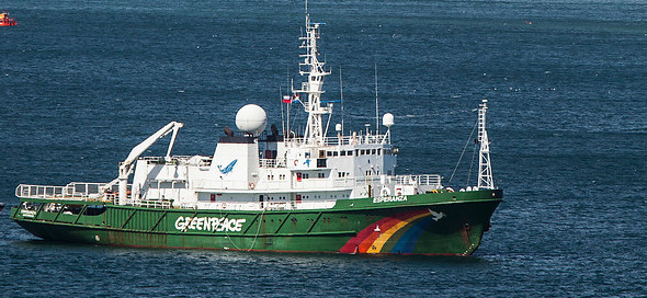 Buque Esperanza de Greenpeace rechaza en Isla Riesco tronaduras en faenas de carbón de la Mina Invierno