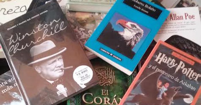 Remate de libros de librerías de la ex Plaza Almagro en Plaza Carlos Pezoa Véliz, 17 al 18 de diciembre