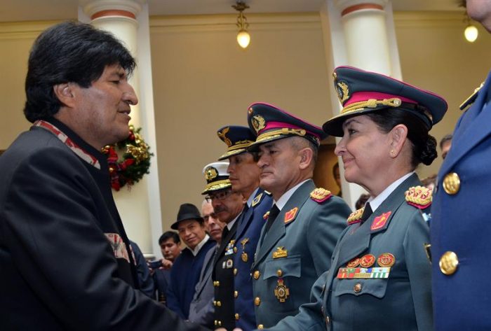 Morales nombra a hija de militar que participó en captura del Che Guevara como jefa del Estado Mayor de las FF.AA.