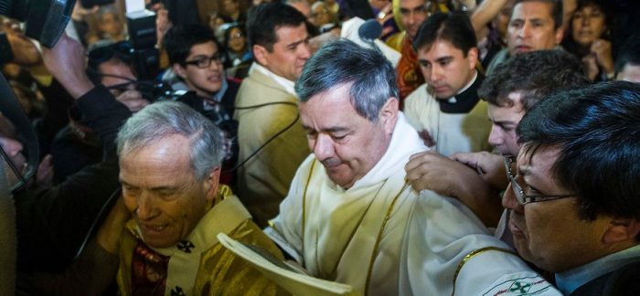 Los fieles católicos que rechazan al obispo Barros y cuestionan el poder al interior de la Iglesia