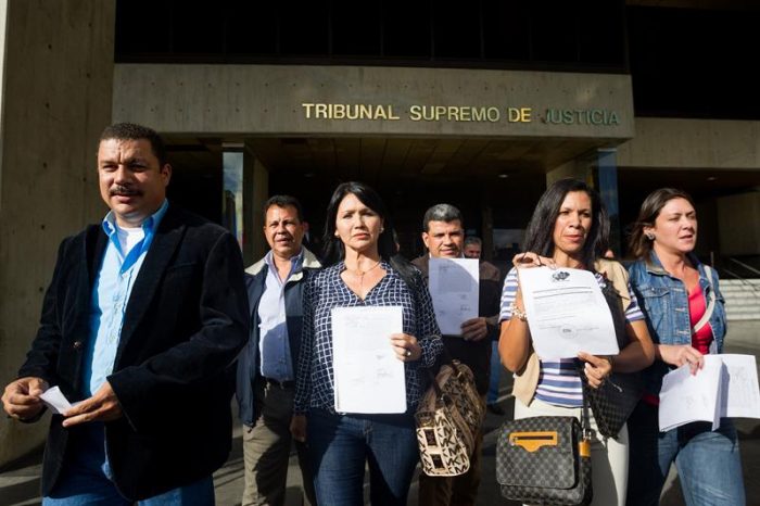 Tribunal Supremo venezolano deja a la oposición con tres diputados menos