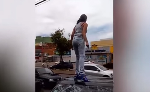 [Video] Violenta reacción de mujer embarazada: destruye auto de marido luego de conocer que es infiel