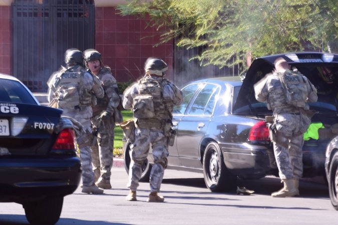Policía de EE.UU. confirma 14 muertos en sangriento tiroteo en California y no descarta que se trate de un ataque terrorista
