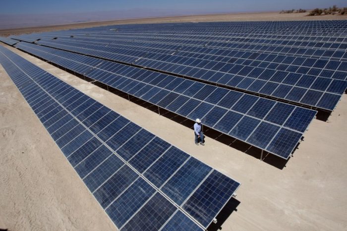 Bloomberg revela que Abengoa planea reanudar actividad en planta solar en Chile en próximos meses