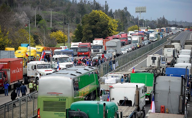 Nuevo Contralor desestima requerimiento de parlamentarios de derecha contra Seremi de Transportes por paro de camioneros
