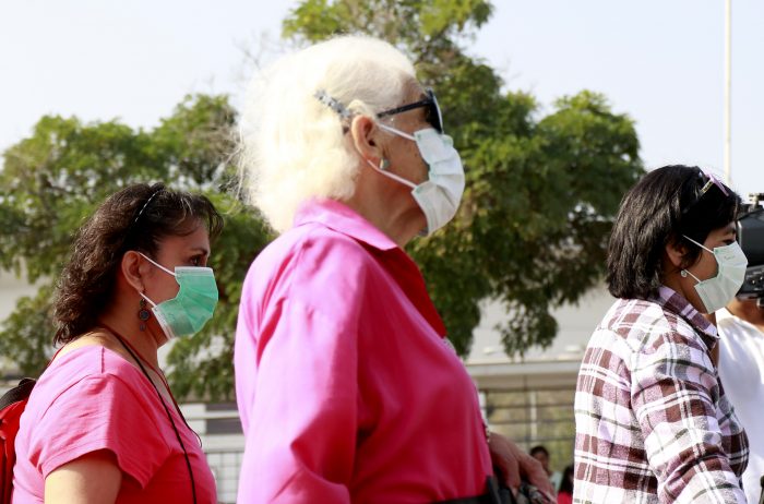 Expertos contradicen a Intendente y ministro del Medioambiente y dicen que nube tóxica sí afecta a la salud humana