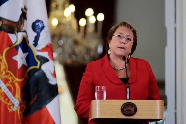 Bachelet recibe muestras de apoyo en Twitter después de su declaración sobre Caval