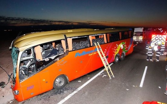 Seis muertos y 37 heridos deja como balance choque de bus y camión cerca de Pozo Almonte