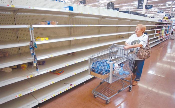 Empresarios y autoridades venezolanas se reúnen ante emergencia económica