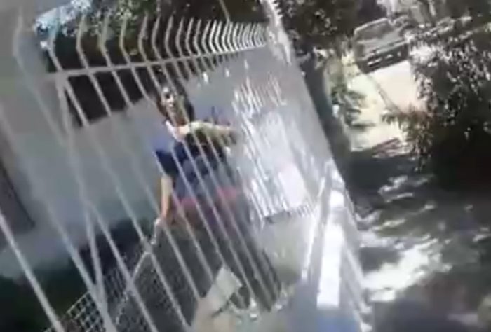 [Video] Ira en facebook contra parvularia que mojó a niños de un jardín infantil