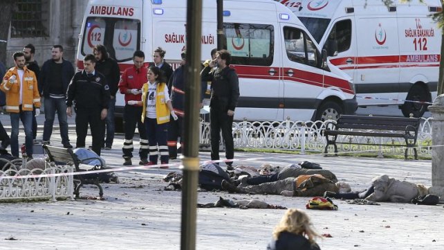 Al menos 10 muertos en atentado en centro turístico de Estambul