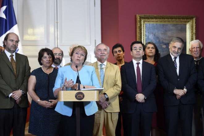 A dos meses de la denuncia de la crisis científica en Chile, Bachelet se compromete a crear Ministerio de las Ciencias