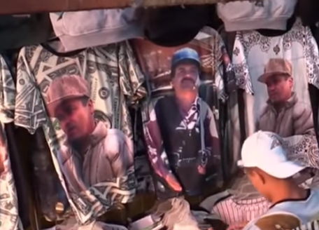 [Video] Camisetas del «Chapo» Guzmán se venden como pan caliente