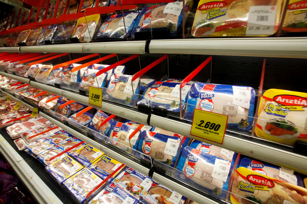 Los mails que acusan la colusión de los supermercados: “Te pido evitar vender trutros enteros a bajo costo”