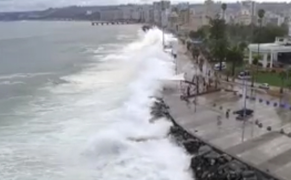 [Video] Drone recorre la costa de Viña del Mar y nos muestra impresionantes marejadas