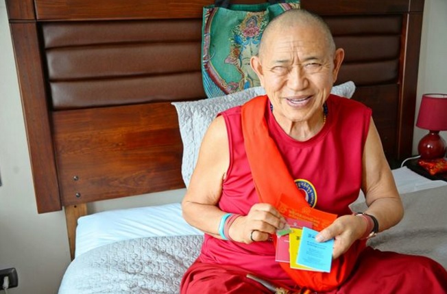 Monje tibetano a Bachelet: «A veces personas buenas tienen hijos malos, y eso también es karma»