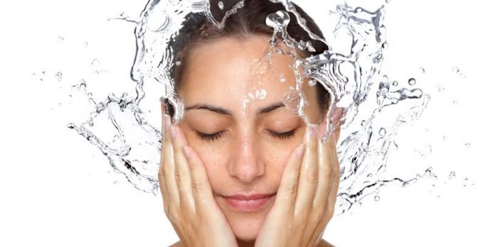 Una técnica que hidrata el rostro para enfrentar el sol y prevenir arrugas