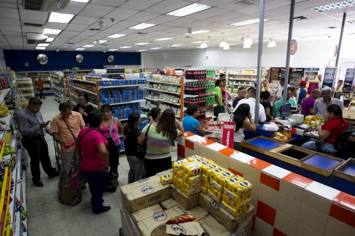 Parlamento venezolano estima que inflación de 2016 en Venezuela fue del 550%