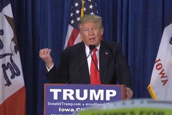 [Video] Lanzan tomates a Donald Trump durante discurso en Iowa