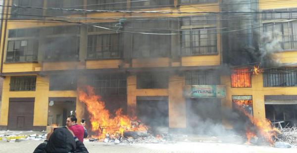 Ataque a alcaldía boliviana causa seis muertos y refleja tensión ante referendo