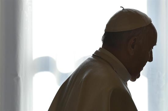 Comisión papal sobre abusos sexuales del clero expulsa a miembro británico que invitó a exponer a víctima de Karadima