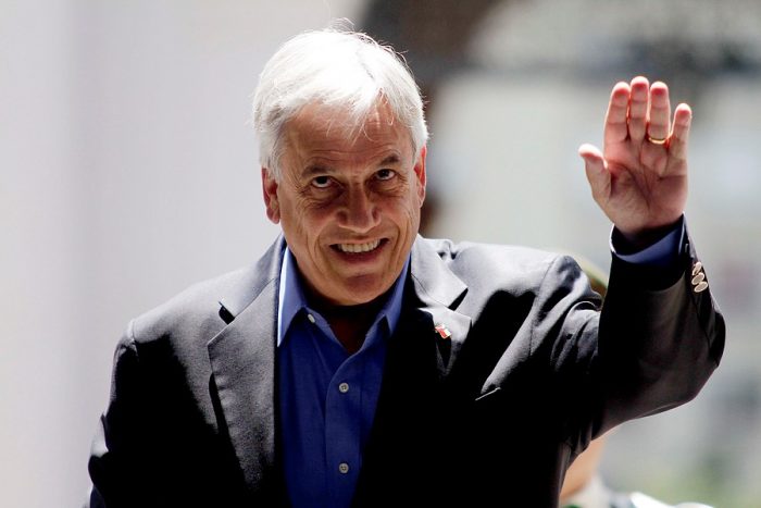 La ofensiva comunicacional de Piñera y su estrategia cara de póker