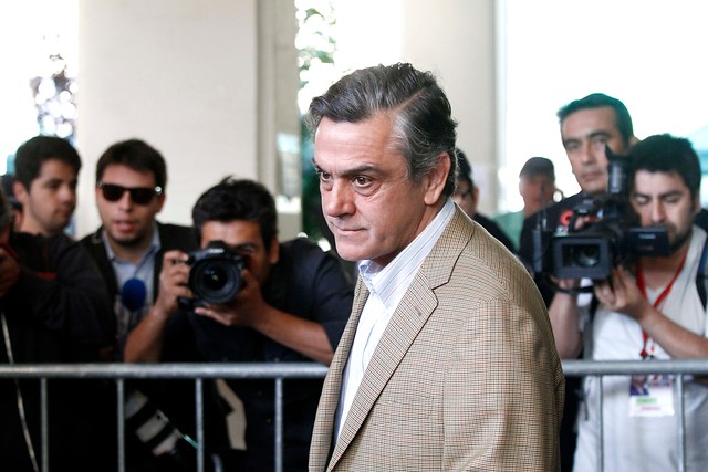 Se le enreda la pista a Longueira: CDE pide a la Fiscalía  comprometedores mails con Contesse