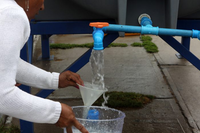 Esval comienza a reponer  el servicio de agua potable en Los Andes después del derrame de concentrado de cobre
