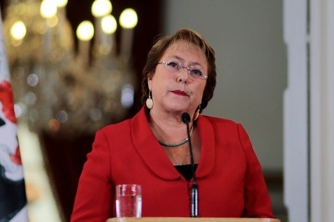 Antes de salir de vacaciones: Bachelet nombra a tres de los cinco subsecretarios vacantes