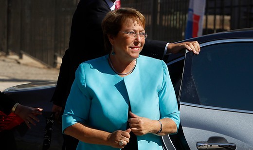 Cadem: humor político golpea a Bachelet y apoyo cae a 20%