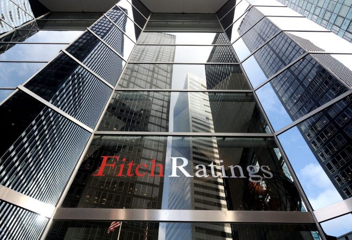 Fitch vuelve a la carga: baja a «negativa» las perspectivas de BancoEstado y Santander Chile