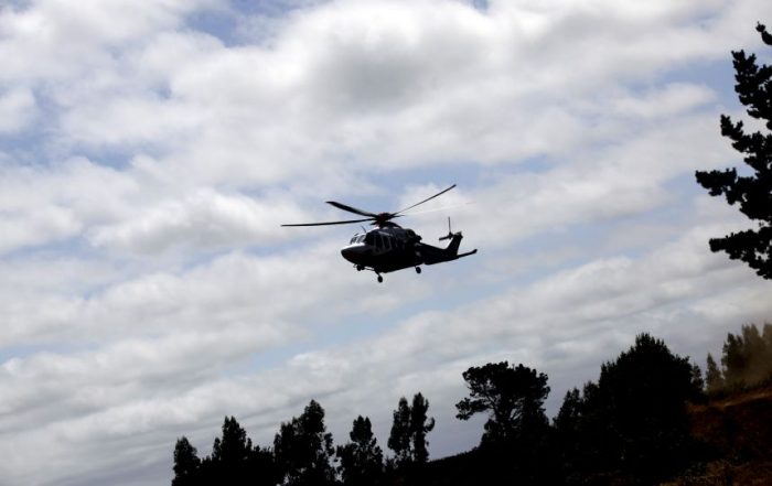 Helicóptero de operador turístico capotó en Cochamó: tripulantes sobrevivieron al accidente