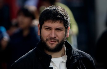 Ballesteros (PC): «La derecha está representada en cinco partidos y la izquierda en 20. ¿El pueblo unido jamás será vencido?»