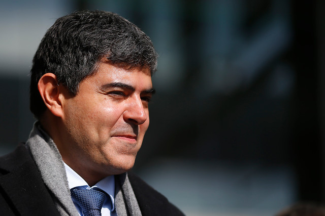 Abogado querellante del caso SQM ve con preocupación salida de fiscal Arias y dice que «constituye un golpe para la investigación»