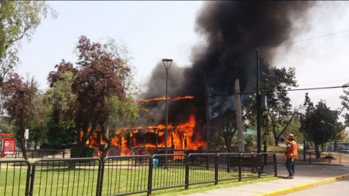 Bus del Transantiago se incendió en Av. Kennedy