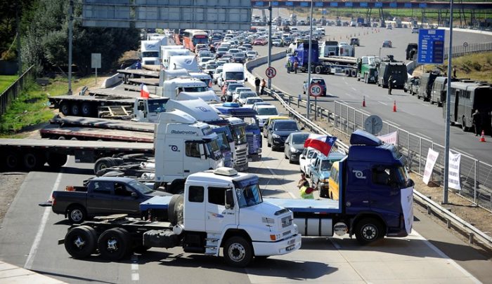 Burgos advierte a camioneros: «Si deponen las movilizaciones por cierto que las puertas van a seguir abiertas «
