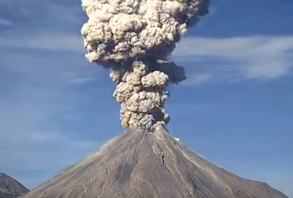 [Video] Time-lapse: La impresionate erupción del volcán Colima en México