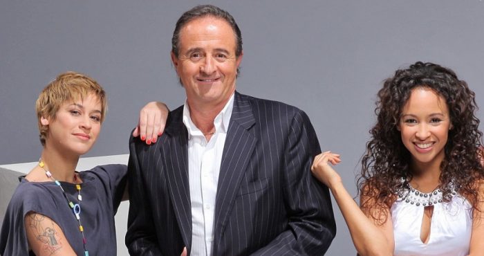 Chilenos en el exterior sorprendidos y molestos por término del programa «Conecta2» de TVN