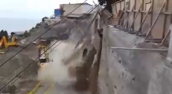 [Video] Derrumbe de obras en cerro Barón en la ciudad de Valparaíso