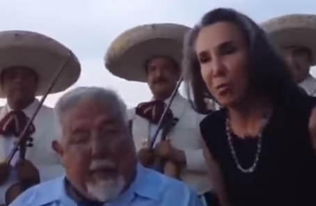 [Video] Profesor Jirafales y doña Florinda se reencuentran cantando mariachis