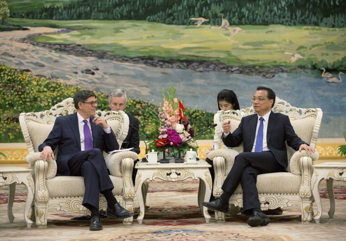 EE.UU. urge a China a mejorar su comunicación con los mercados