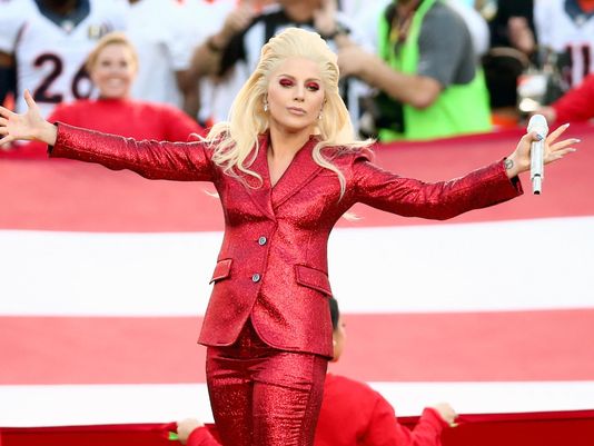 [Video] Lady Gaga interpreta el himno de Estados Unidos en el Super Bowl 50