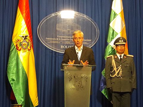Vicepresidente de Bolivia a lo Cardemil: «No hay ganador, la diferencia es muy cercana»
